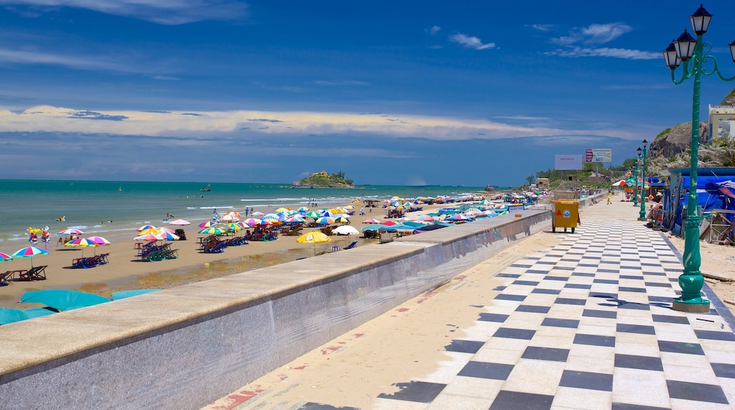 Back Beach showing general coastal views