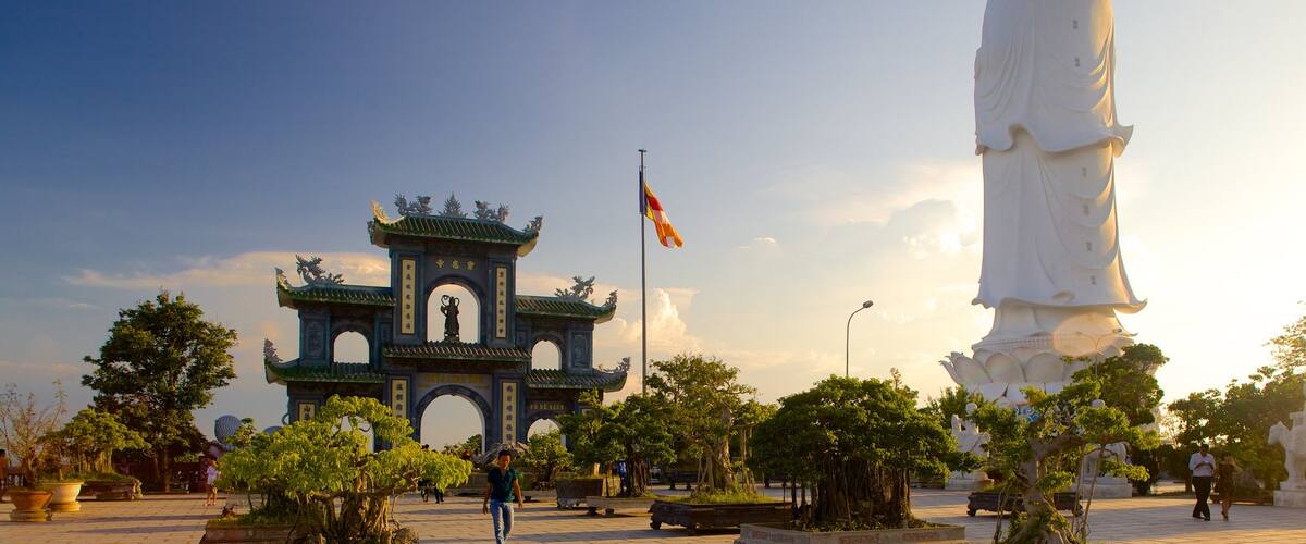 Son Tra Mountain featuring a statue or sculpture