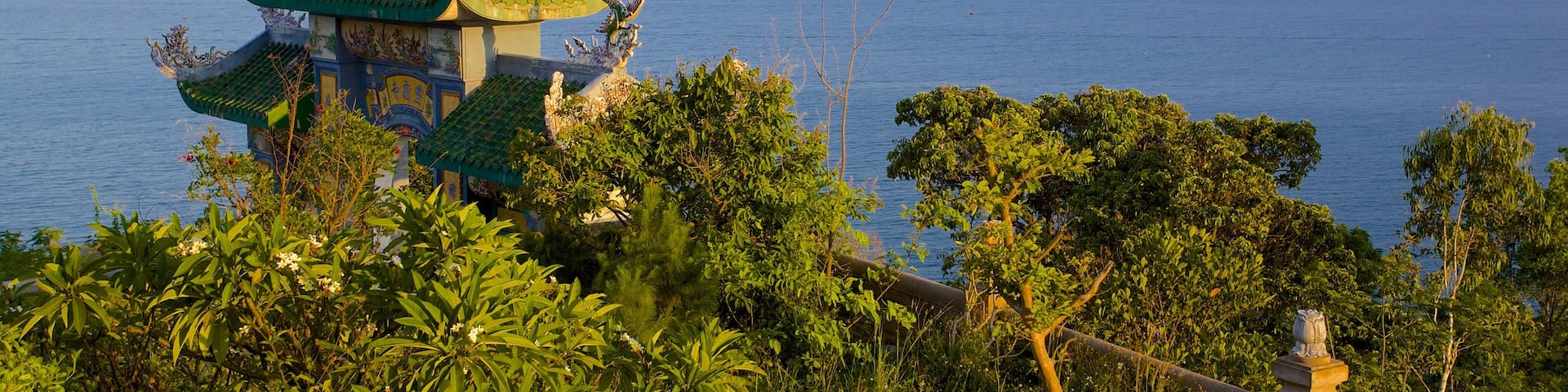 Son Tra Mountain showing a temple or place of worship and general coastal views