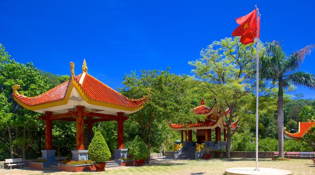 Minh Dam Mountain toont een tempel of gebedshuis