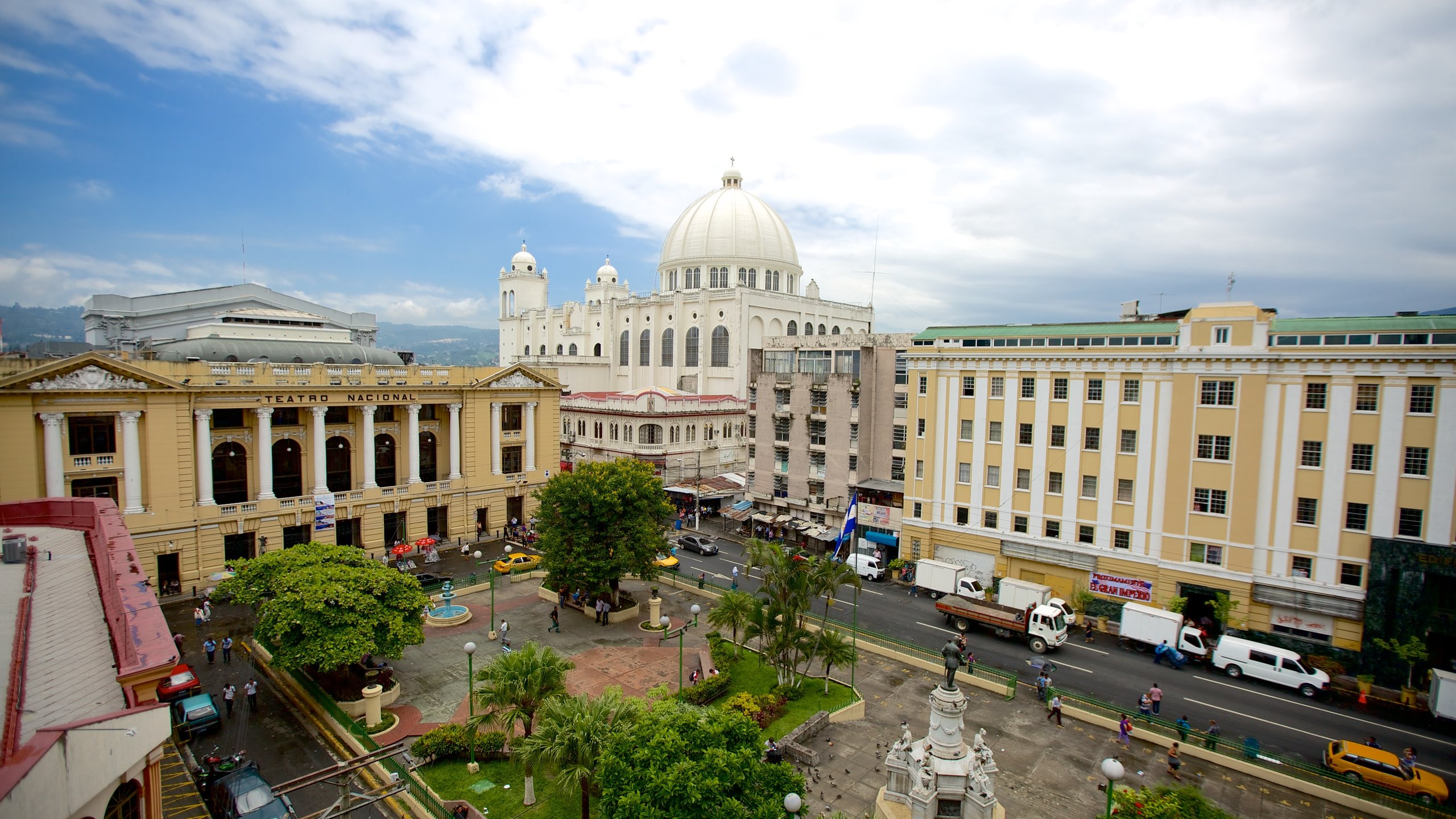 San Salvador showing city views and a square or plaza