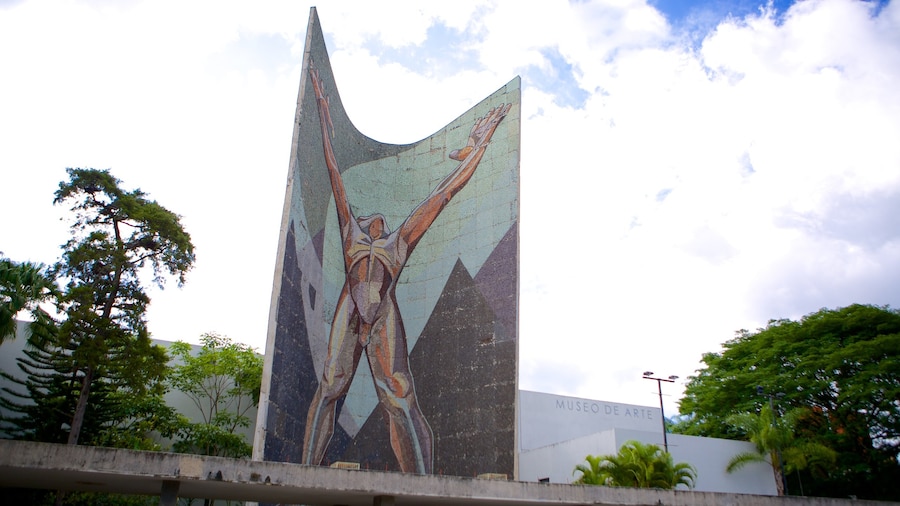 Museo de Arte de El Salvador ofreciendo arte al aire libre