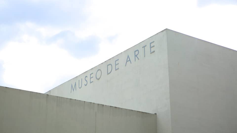 Museo de Arte de El Salvador ofreciendo señalización