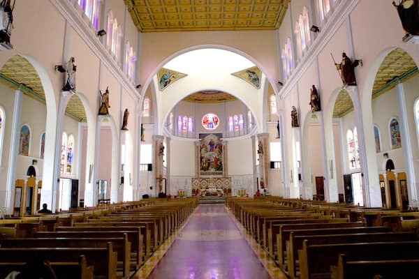 Iglesia Don Rua mit einem Kirche oder Kathedrale, religiöse Elemente und Innenansichten