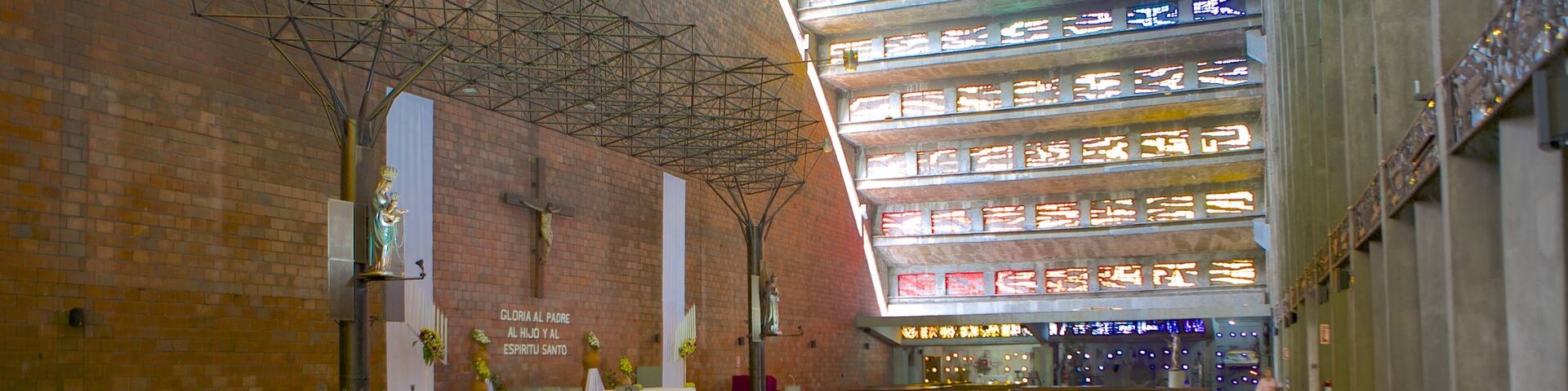 El Salvador showing interior views, religious elements and a church or cathedral