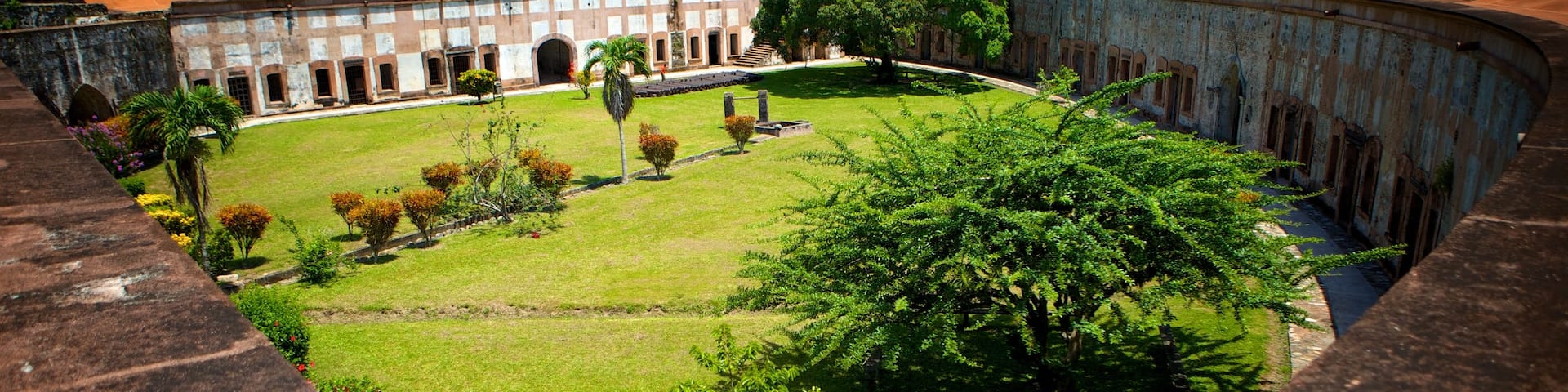 San Fernando Fortress featuring heritage elements and heritage architecture