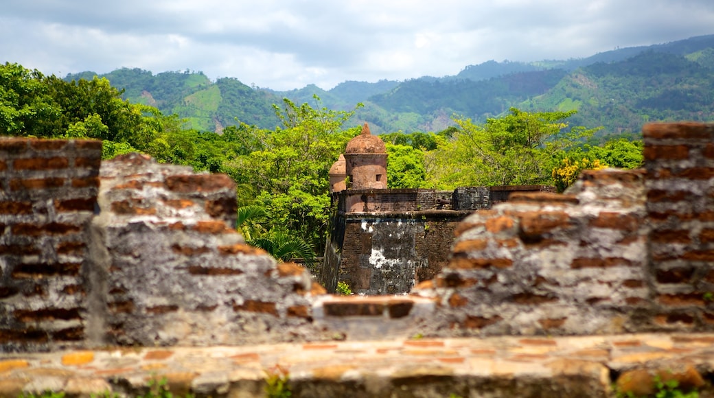 San Fernando Fortress showing building ruins and heritage elements