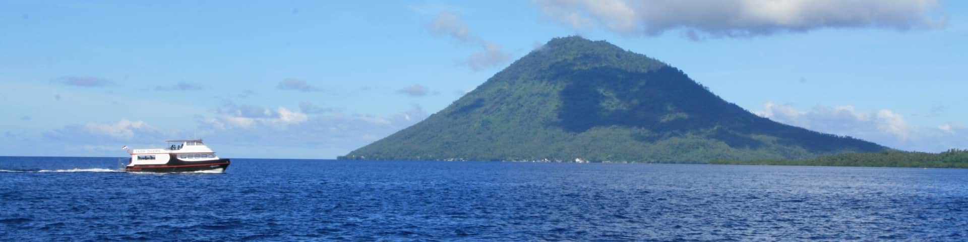 Manado which includes mountains, boating and general coastal views