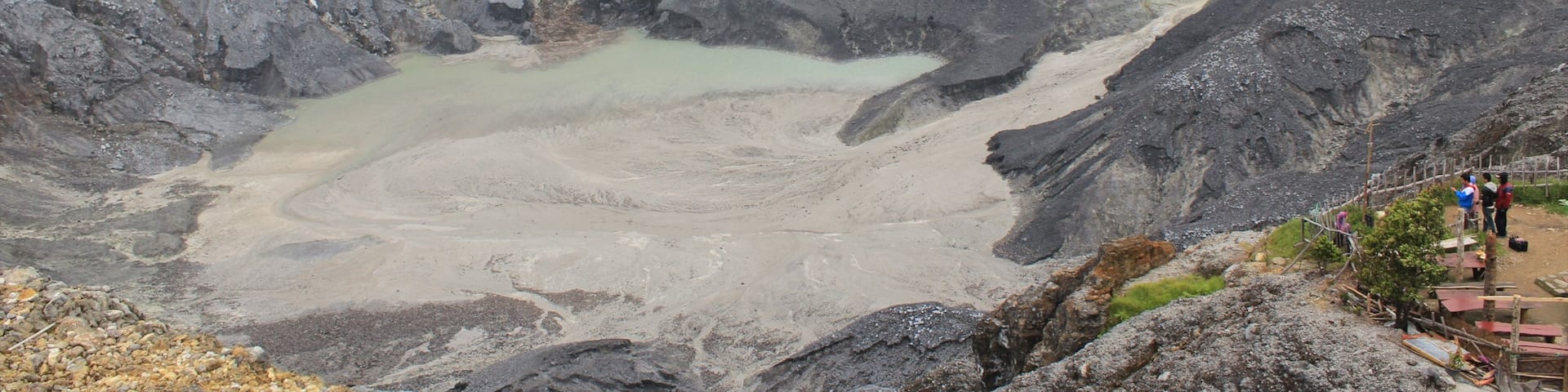 Bandung qui includes brume ou brouillard, montagnes et panoramas