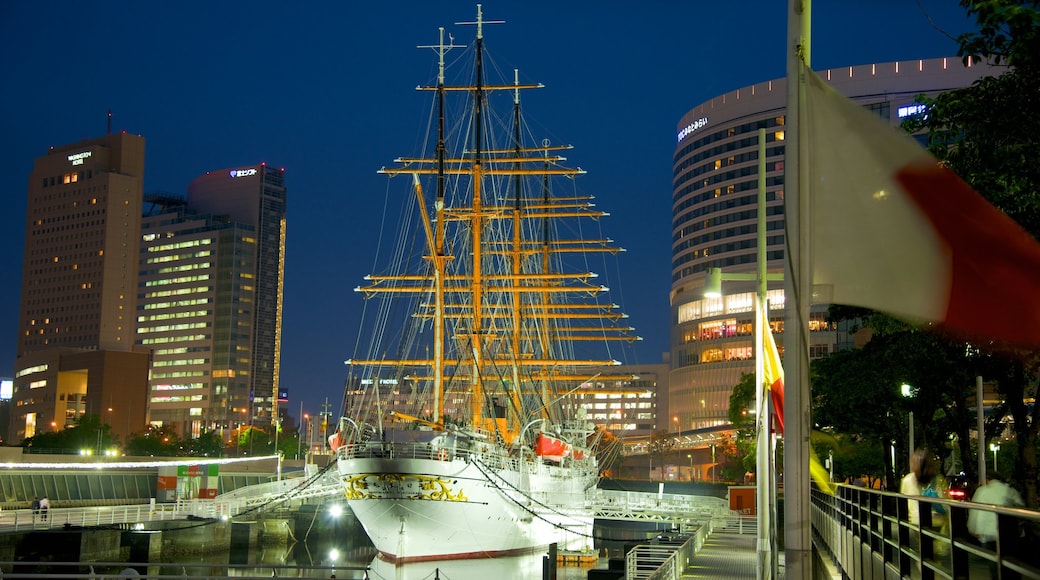 橫檳 呈现出 帆船活動, 海灣或海港 和 夜景