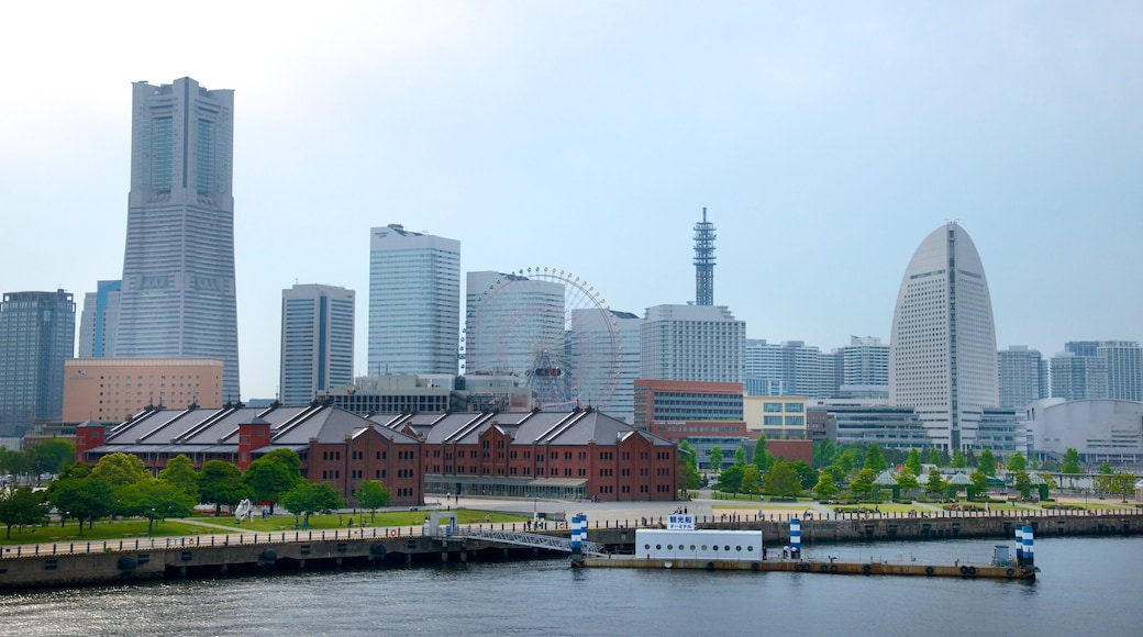 紅磚倉庫 设有 城市, 綜覽海岸風景 和 天際線