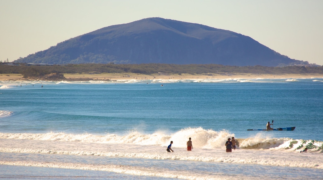 Alex Beach que inclui paisagens litorĂąneas e montanhas