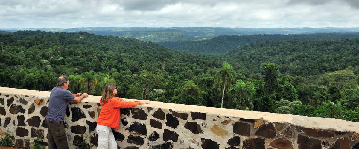 Misiones which includes views as well as a couple