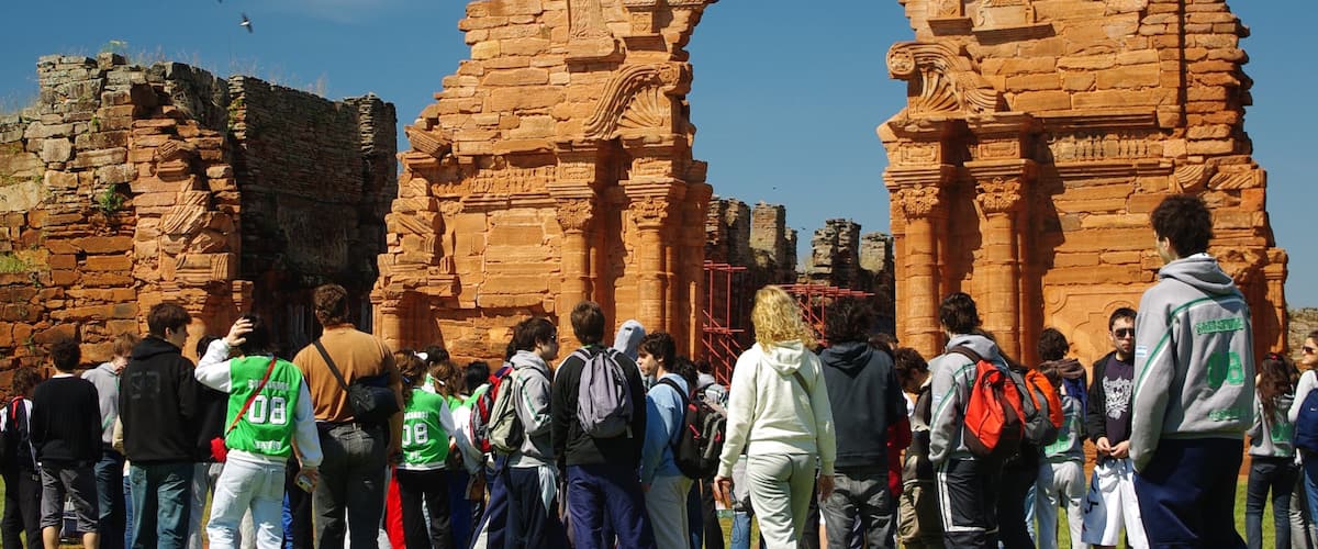 Misiones ofreciendo elementos del patrimonio, patrimonio de arquitectura y una ruina