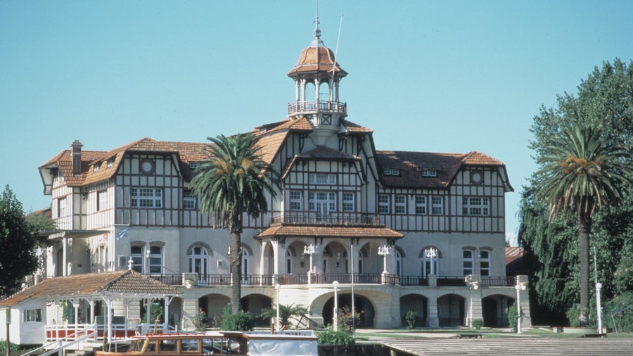 Tigre ofreciendo patrimonio de arquitectura