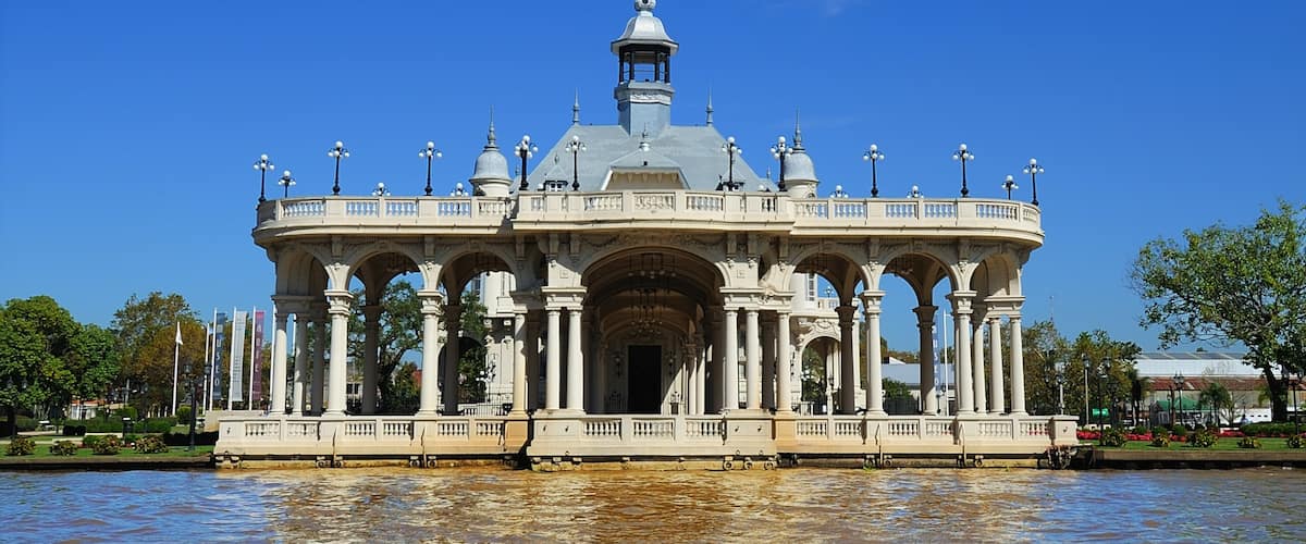 Tigre mostrando vistas generales de la costa y patrimonio de arquitectura