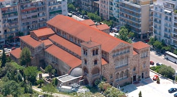 Tessaloniki presenterar en kyrka eller katedral och historiska element