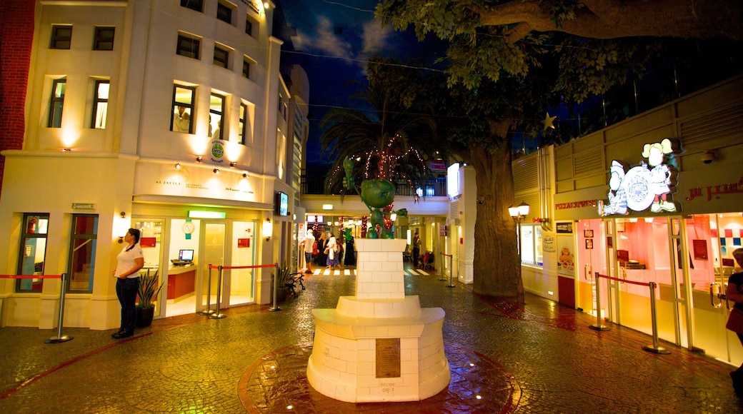 KidZania mettant en vedette vues intérieures, scènes de nuit et scènes de rue