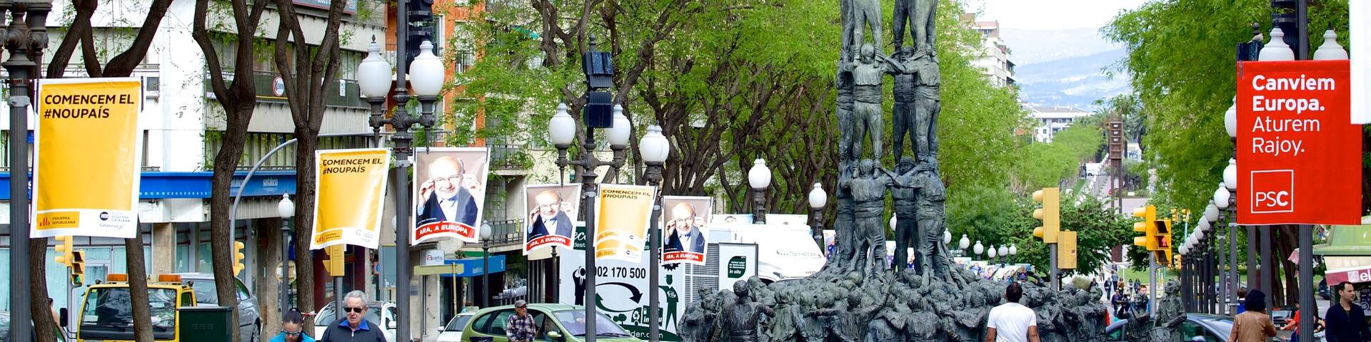 Tarragone montrant statue ou sculpture et scènes de rue