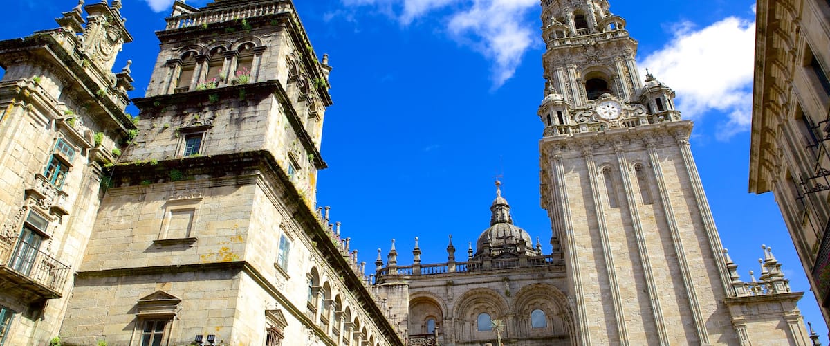 Santiago de Compostela Cathedral showing a church or cathedral, religious elements and heritage elements