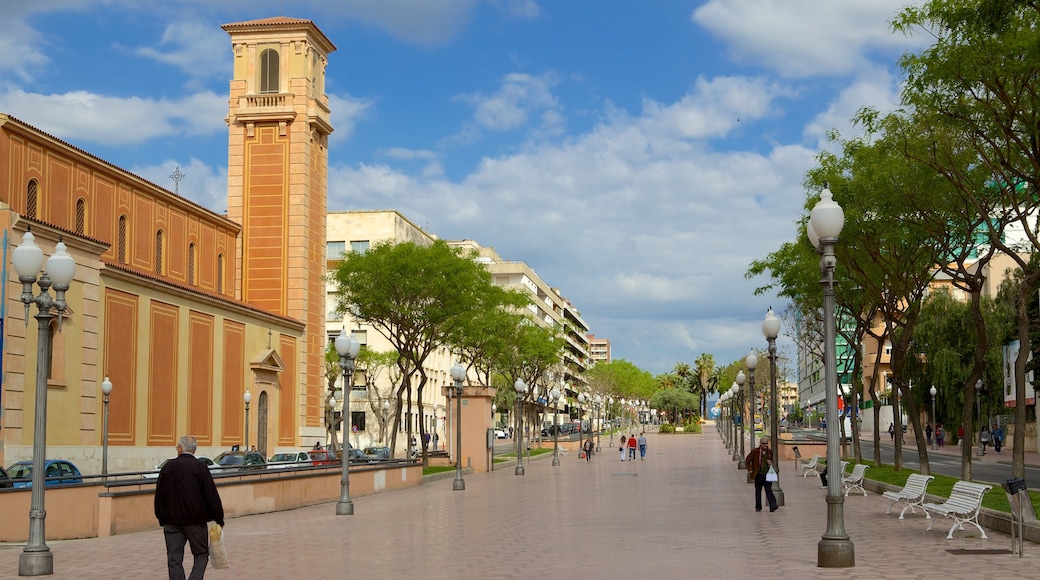 Plaza Imperial Tarraco which includes street scenes
