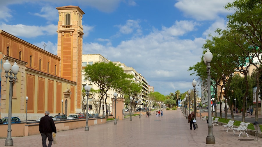Plaza Imperial Tarraco which includes street scenes