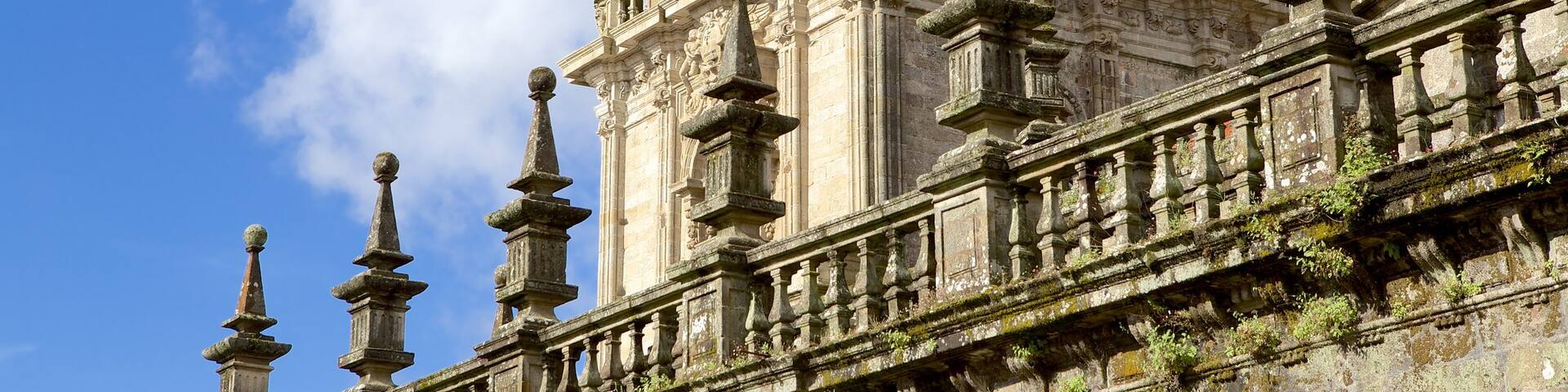 Plaza de la Quintana showing heritage architecture, château or palace and a church or cathedral