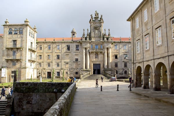 Plaza de la Quintana mettant en vedette chĂąteau ou palais, square ou place et patrimoine architectural