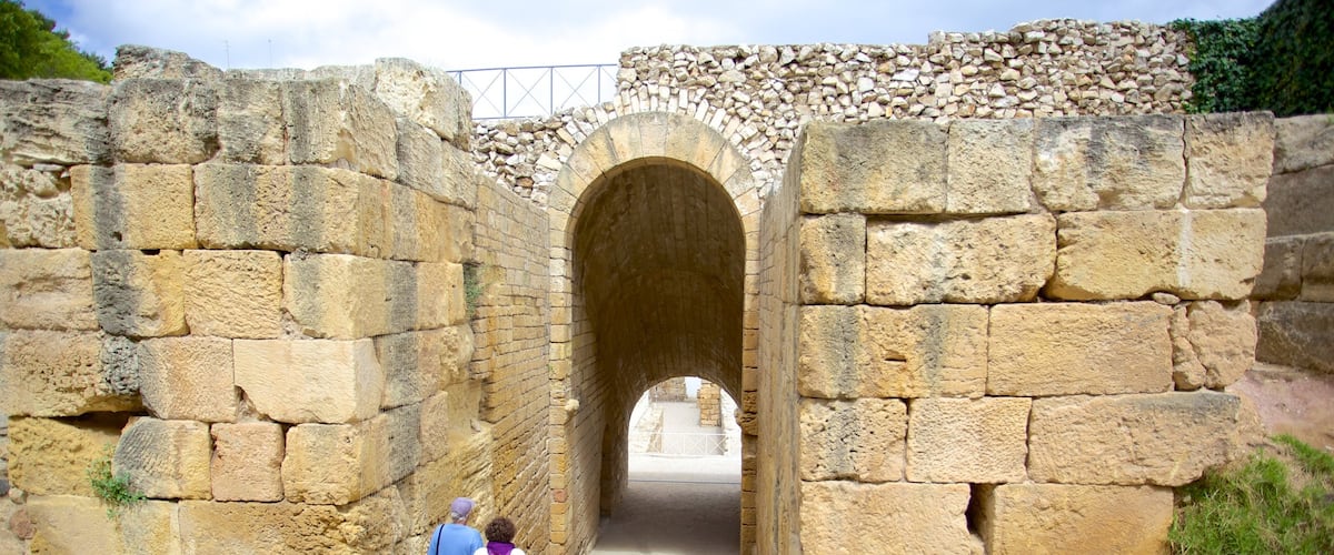 Amphithéâtre de Tarragone montrant scènes de théâtre, patrimoine architectural et ruine