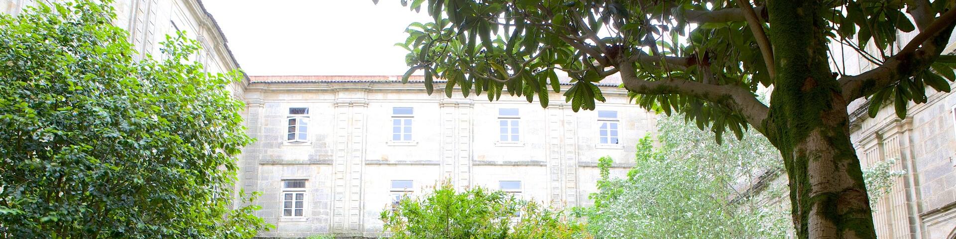 Monastère de San Martiño Pinario mettant en vedette jardin et panoramas