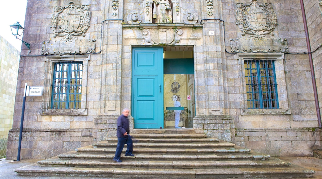 Museu do Povo Galego caracterizando arquitetura de patrimônio e cenas de rua