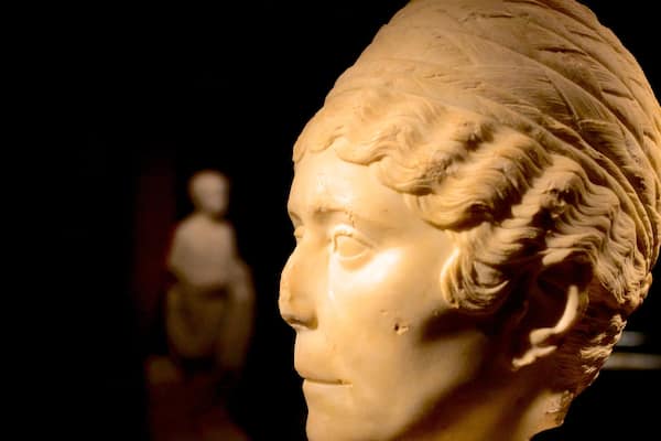 Musée archéologique national de Tarragone mettant en vedette statue ou sculpture et vues intérieures