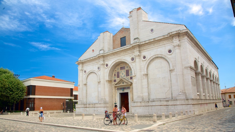 Tempio Malatestiano which includes a church or cathedral, street scenes and a square or plaza