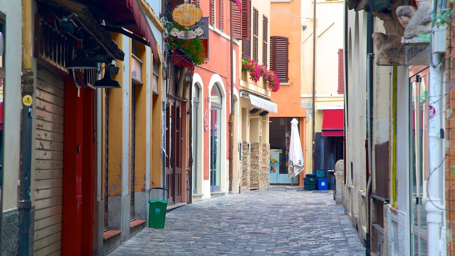Rimini which includes street scenes