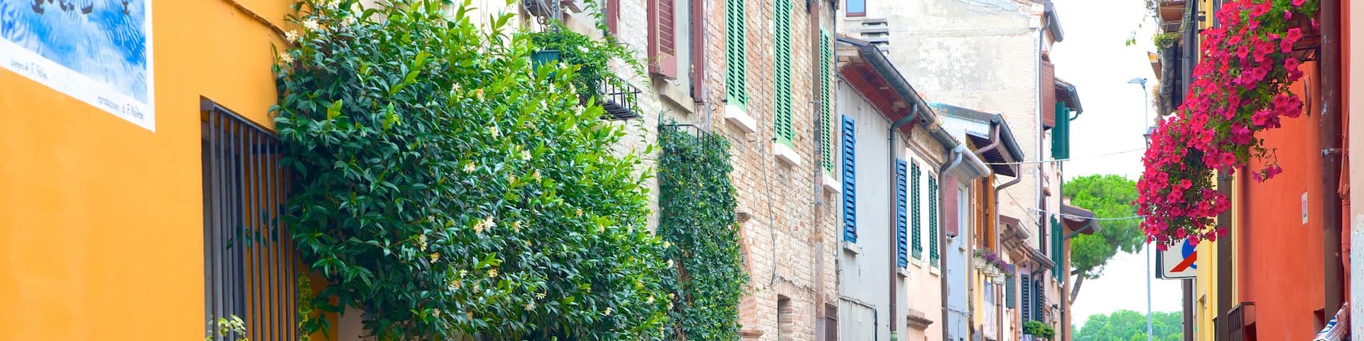 Rimini showing street scenes