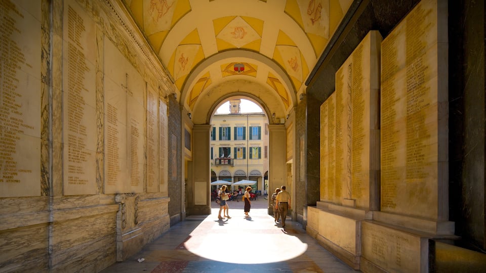 Varese featuring heritage elements and street scenes