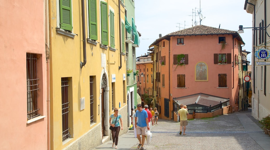 Desenzano del Garda featuring street scenes as well as a small group of people