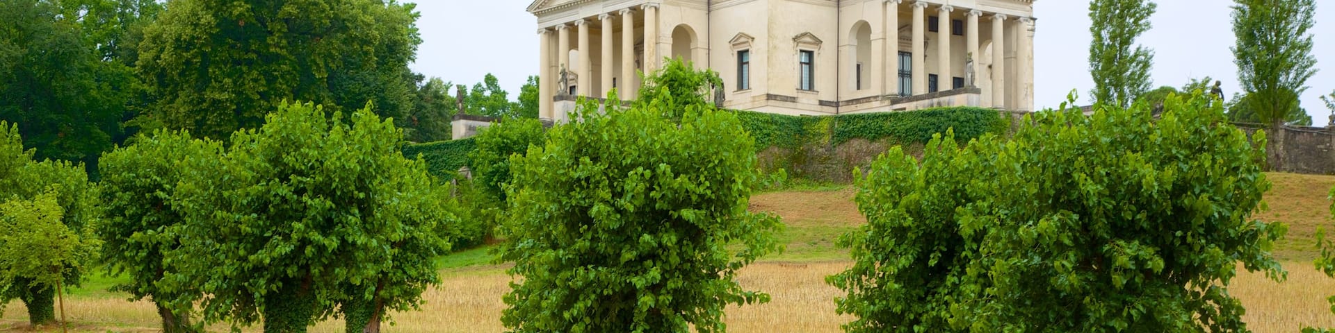 Villa Capra detta la Rotonda showing farmland and a park