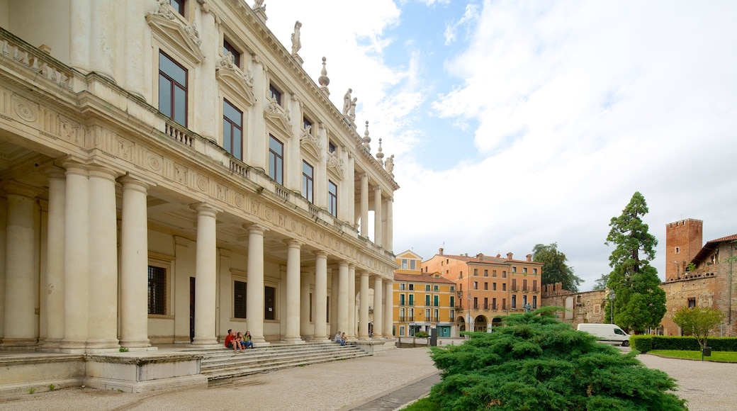 Vicenza som inkluderar historisk arkitektur och gatuliv