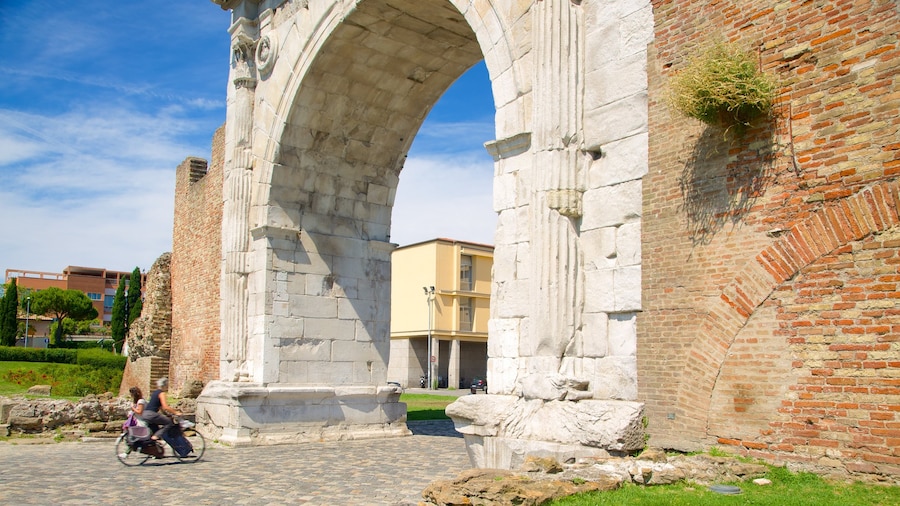 Arch of Augustus featuring building ruins and heritage elements