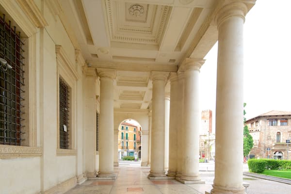 Palazzo Chiericati showing château or palace, heritage architecture and heritage elements