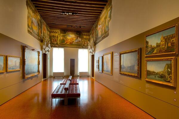 Gallerie di Palazzo Leoni Montanari which includes art and interior views