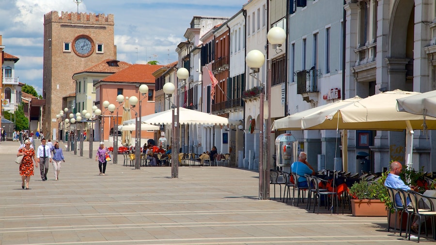 Piazza Ferretto ofreciendo escenas cotidianas