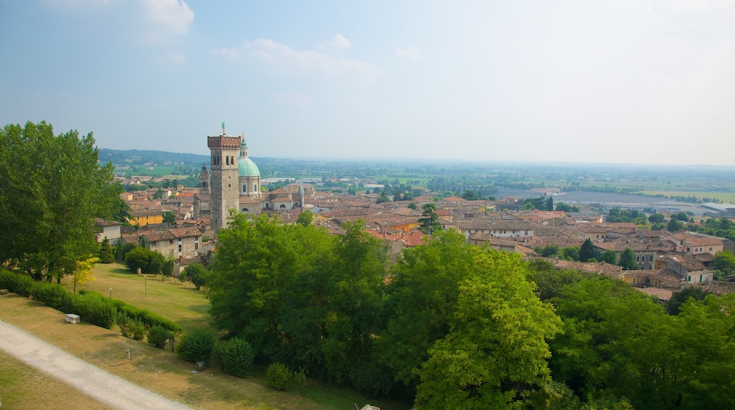 Uhrturm welches beinhaltet Landschaften