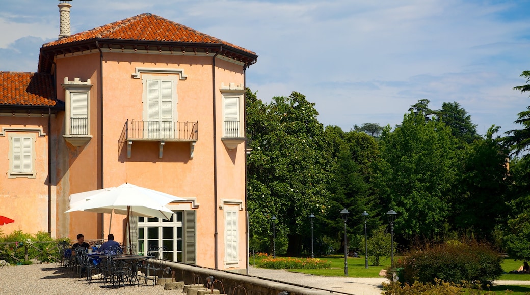 Estense Palace which includes a house and street scenes