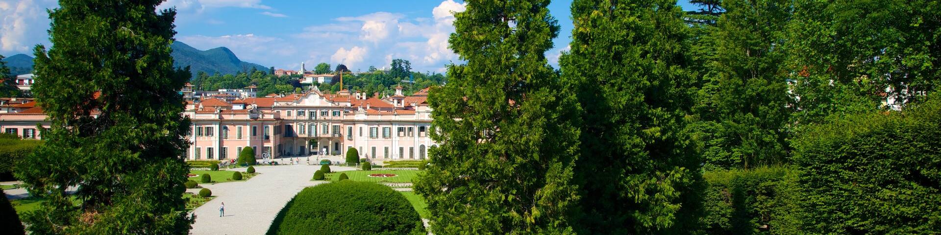 Estense Palace featuring a park