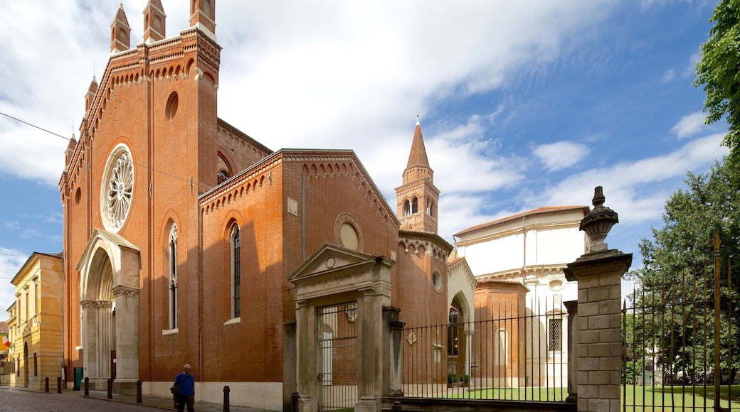 Vicence qui includes scÚnes de rue et église ou cathédrale