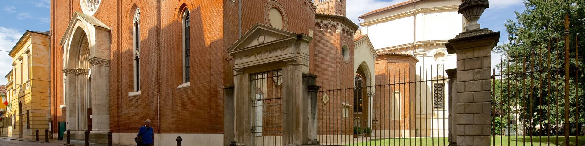 Vicenza featuring a church or cathedral and street scenes