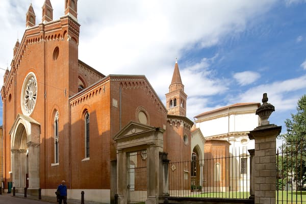 Vicenza which includes street scenes and a church or cathedral