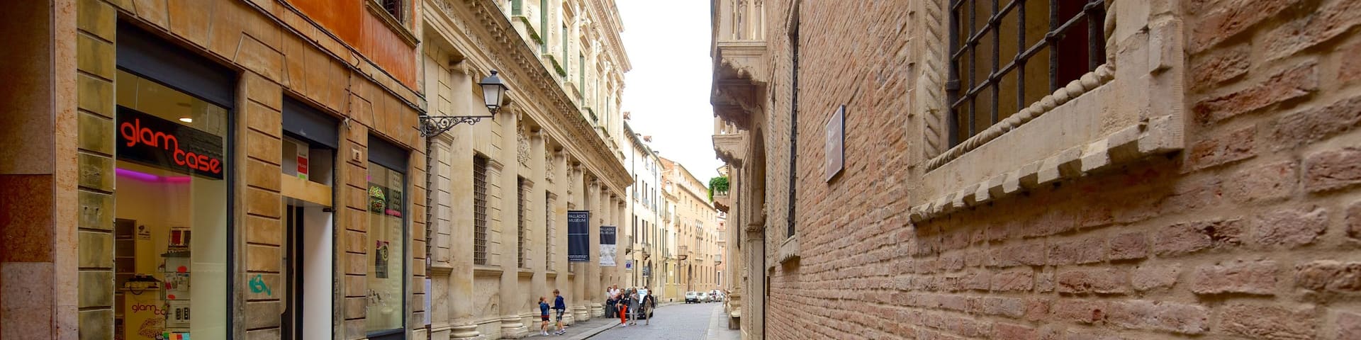 Vicenza featuring street scenes